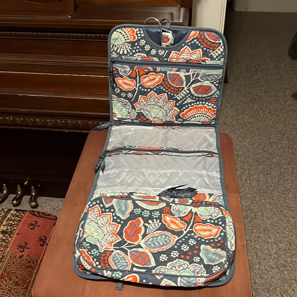 Vera Bradley Normadic Floral hanging & travel cosmetic bag
